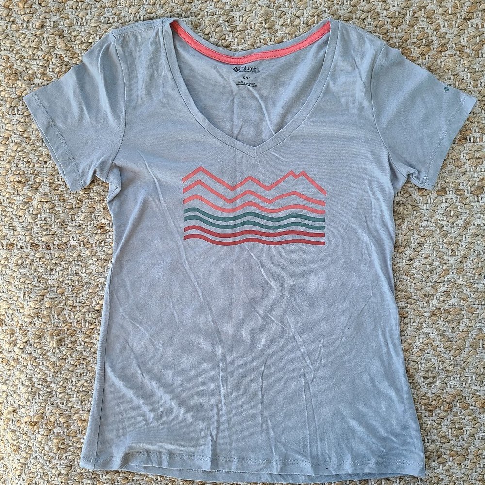 Columbia Outdoors Active V Neck Mod Mountain Graphic Tshirt